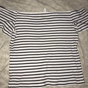 OFF THE SHOULDER TOP